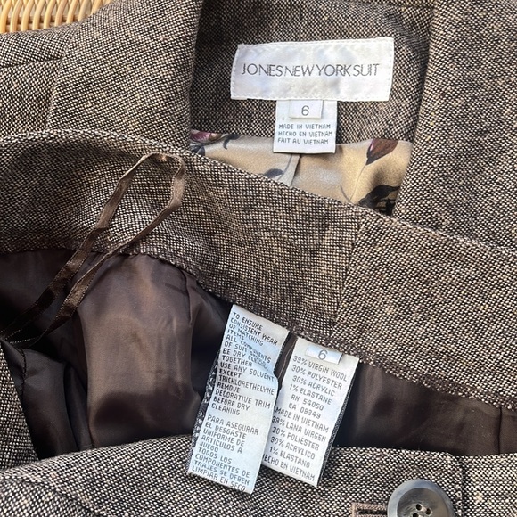 Women's Brown Suit Set - Picture 9 of 11